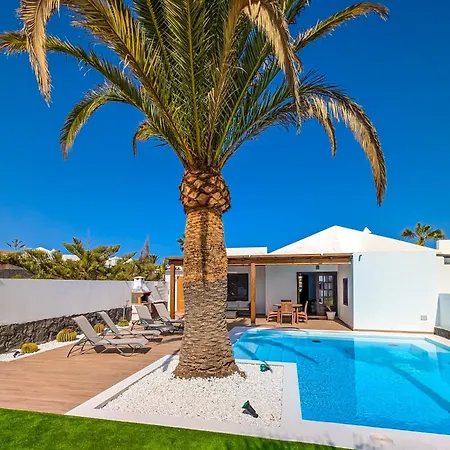 Dom wakacyjny Axular With Heated Private Pool