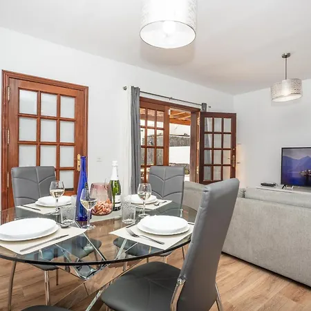 Axular With Heated Private Pool Playa Blanca (Lanzarote)