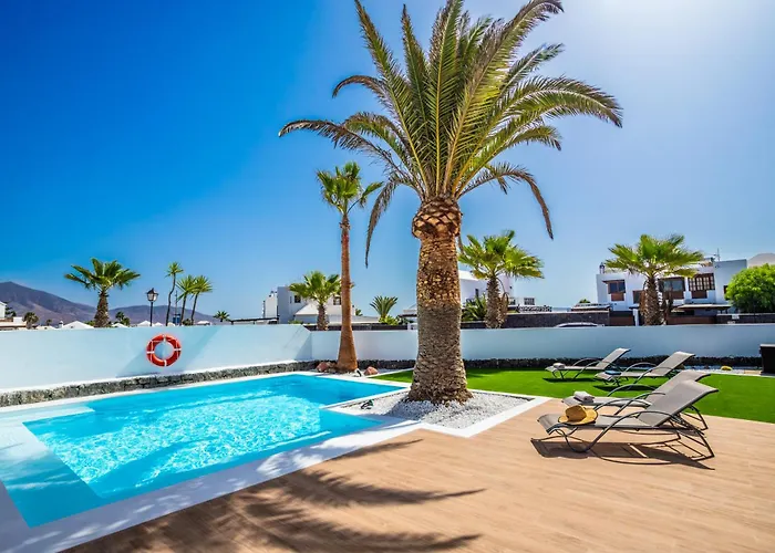 Axular With Heated Private Pool Playa Blanca (Lanzarote)
