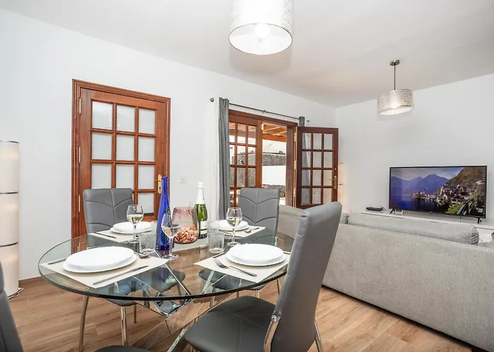 Axular With Heated Private Pool Playa Blanca (Lanzarote)