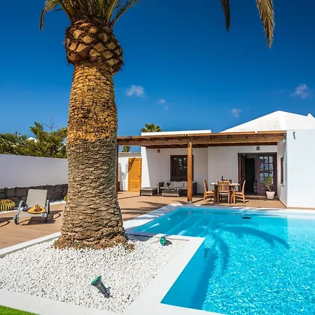 Axular With Heated Private Pool بيت للعطل *