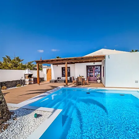 Axular With Heated Private Pool *