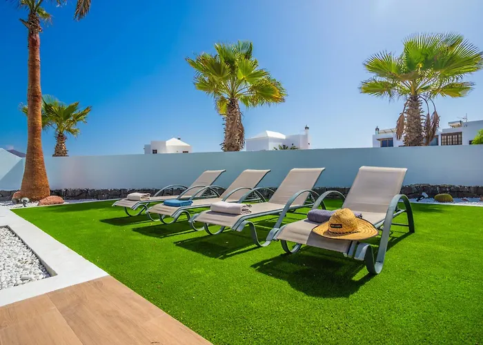 بيت للعطل Axular With Heated Private Pool