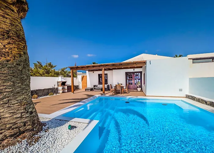 Axular With Heated Private Pool *