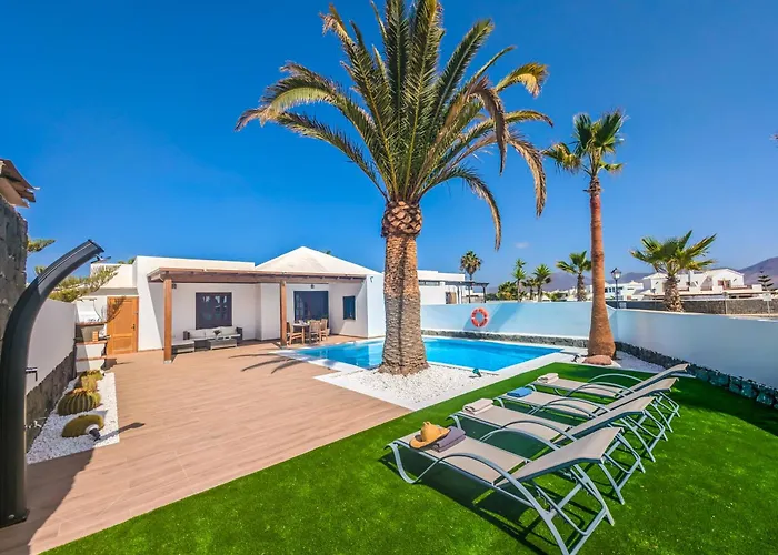 Axular With Heated Private Pool بيت للعطل *